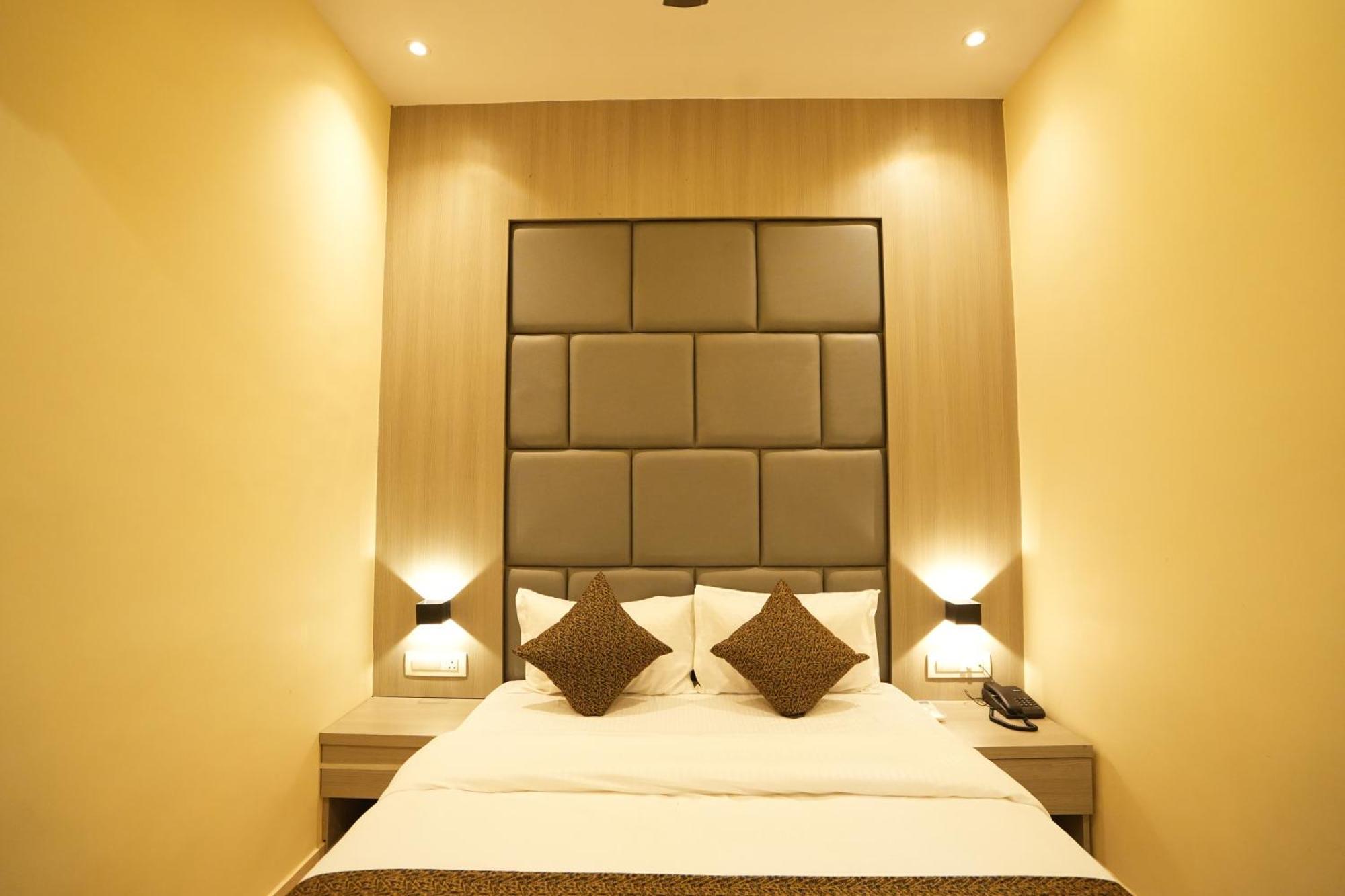 Hotel Boston Mumbai  Buitenkant foto