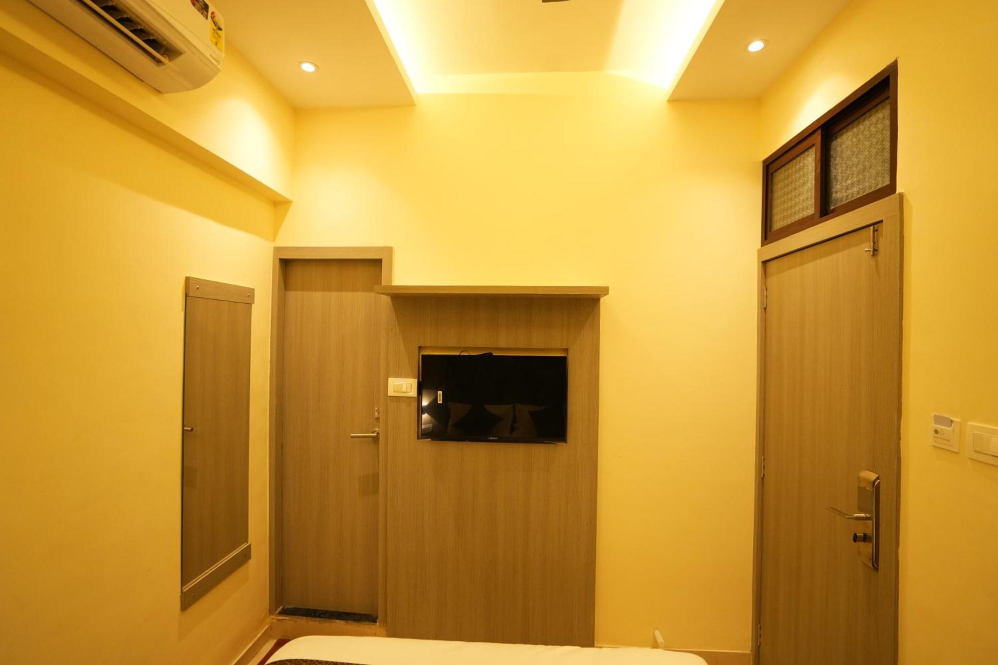 Hotel Boston Mumbai  Buitenkant foto