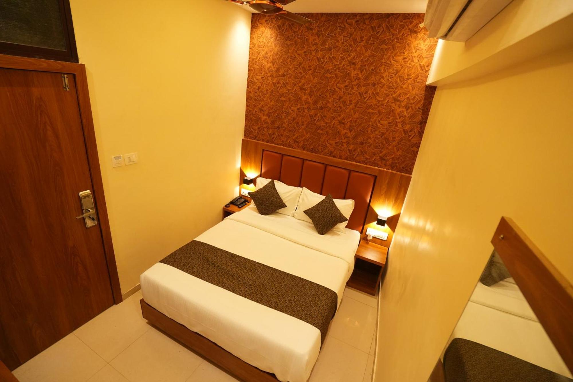 Hotel Boston Mumbai  Buitenkant foto