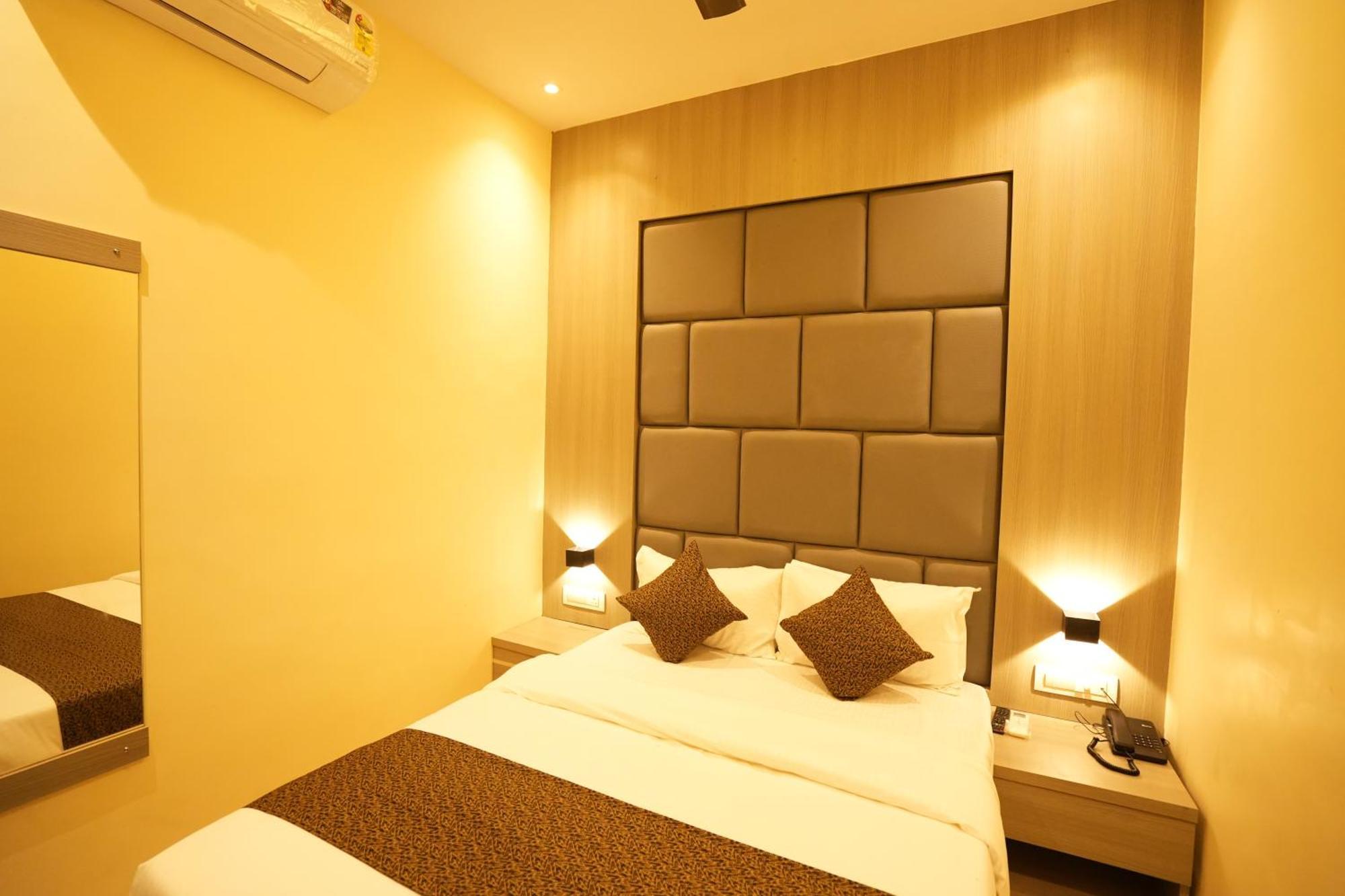 Hotel Boston Mumbai  Buitenkant foto