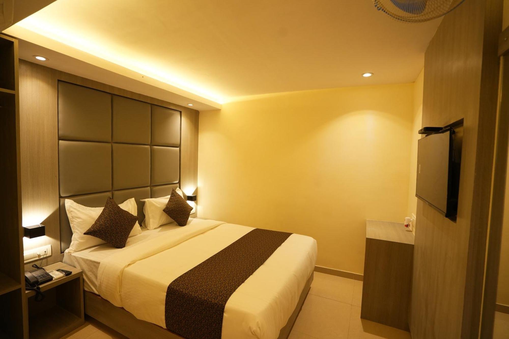 Hotel Boston Mumbai  Buitenkant foto