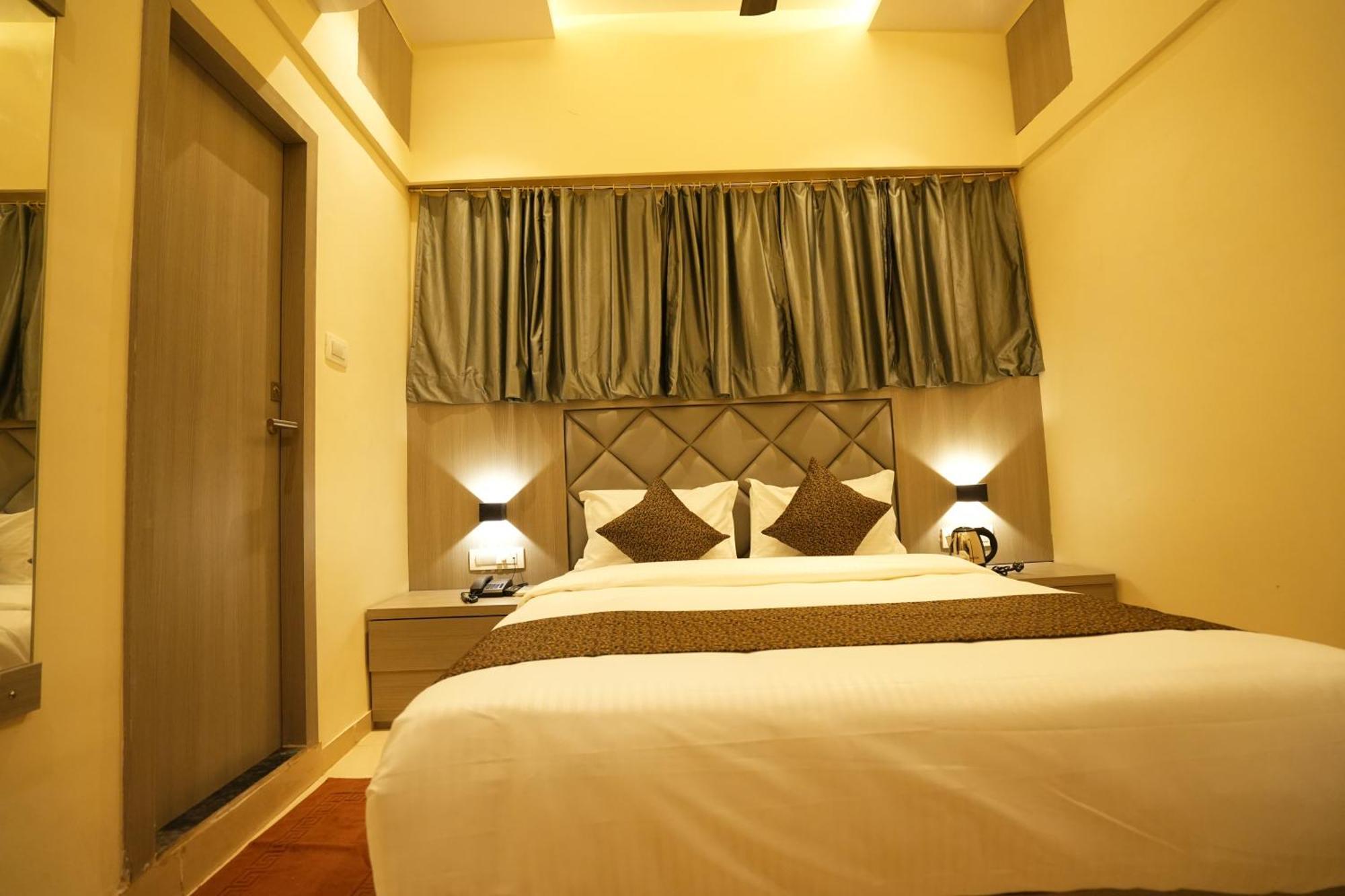 Hotel Boston Mumbai  Buitenkant foto