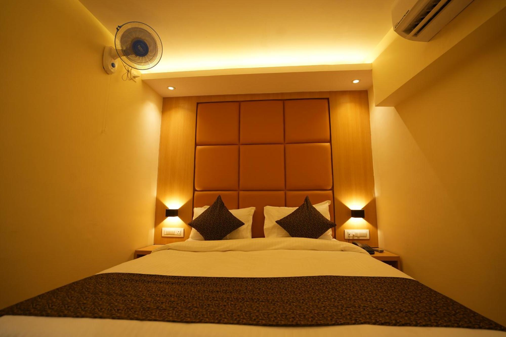 Hotel Boston Mumbai  Buitenkant foto