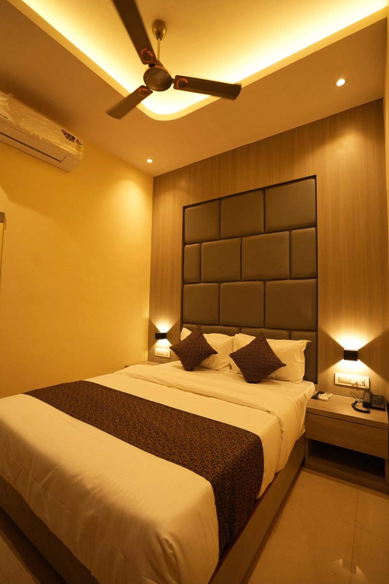 Hotel Boston Mumbai  Buitenkant foto