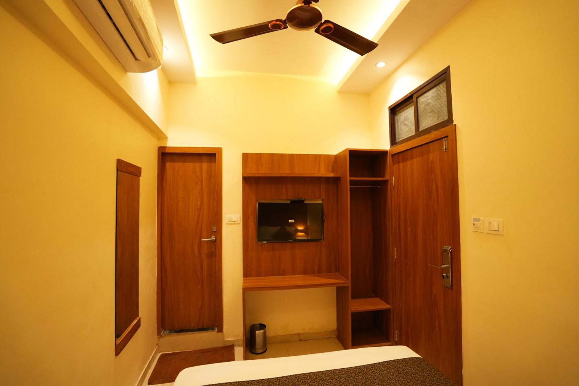 Hotel Boston Mumbai  Buitenkant foto