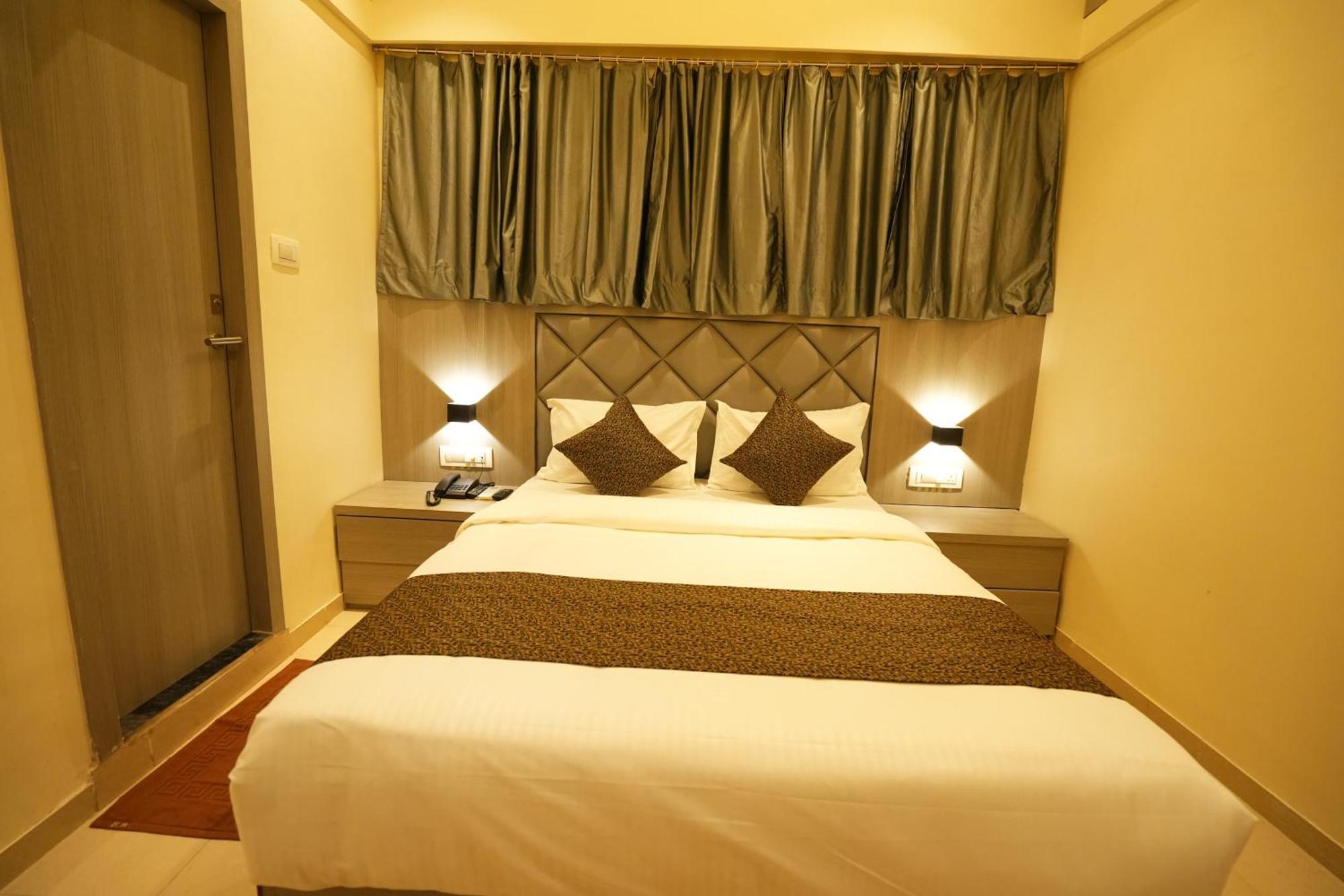 Hotel Boston Mumbai  Buitenkant foto