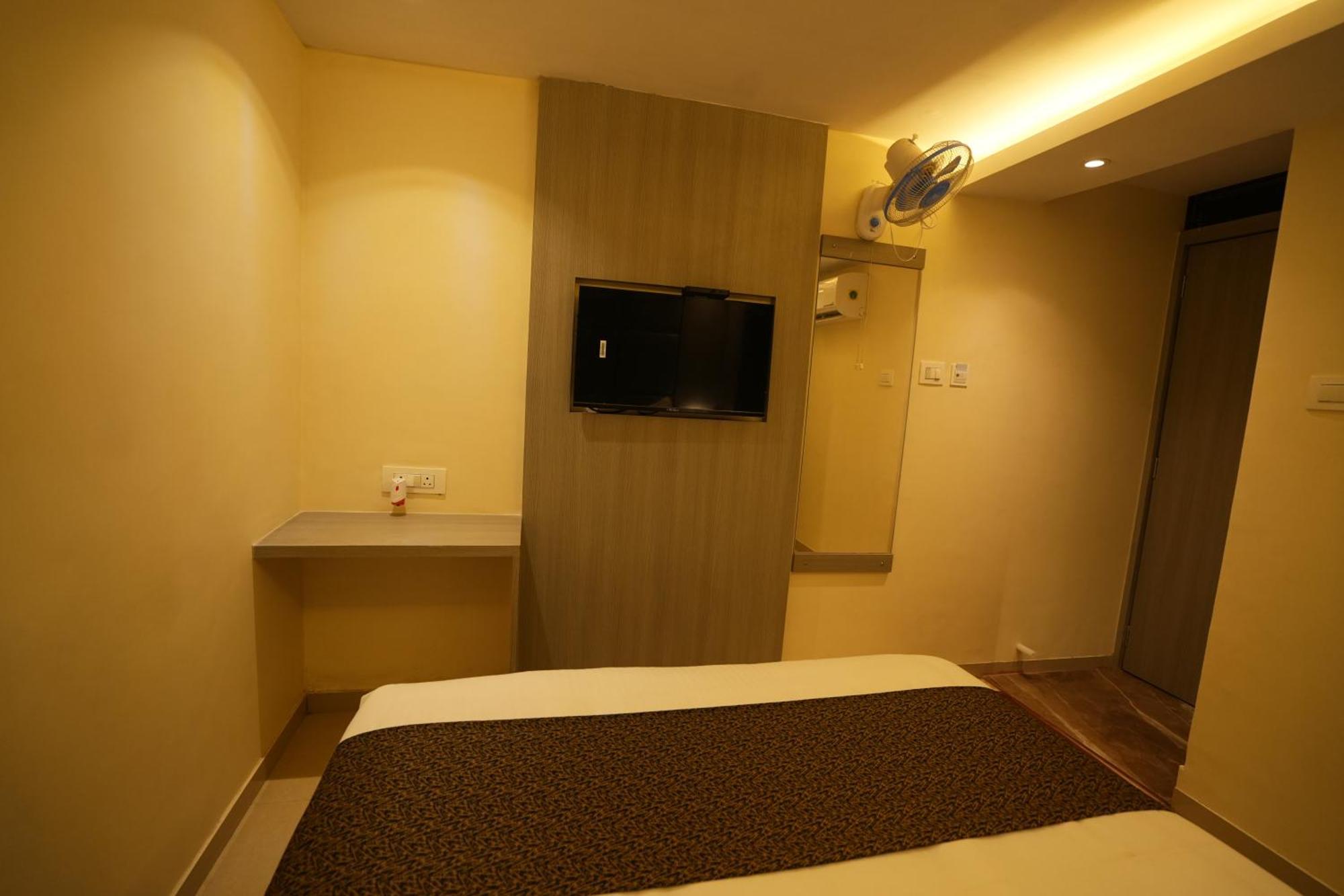 Hotel Boston Mumbai  Buitenkant foto