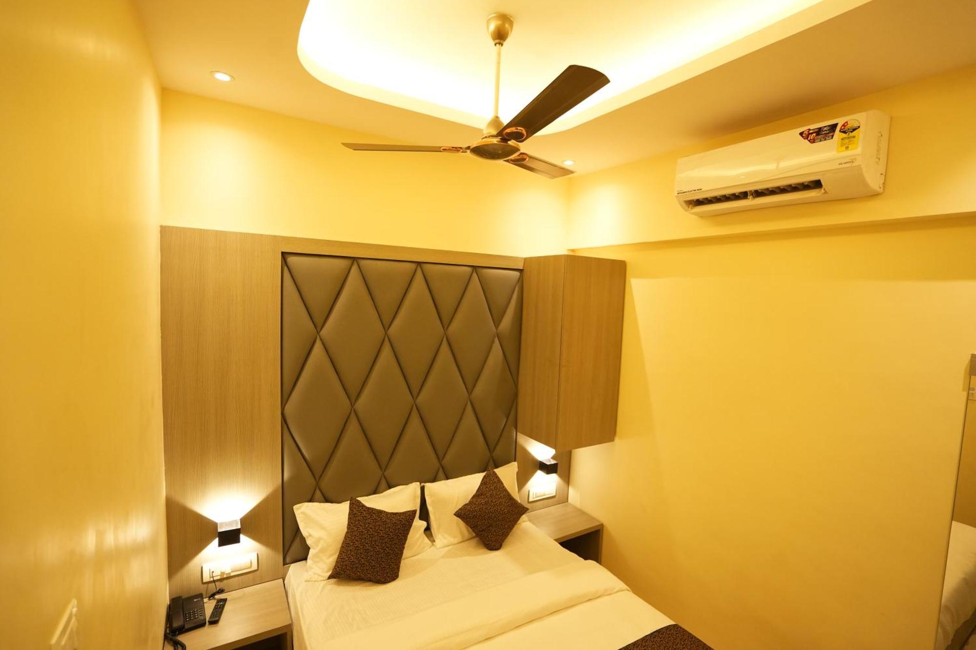 Hotel Boston Mumbai  Buitenkant foto