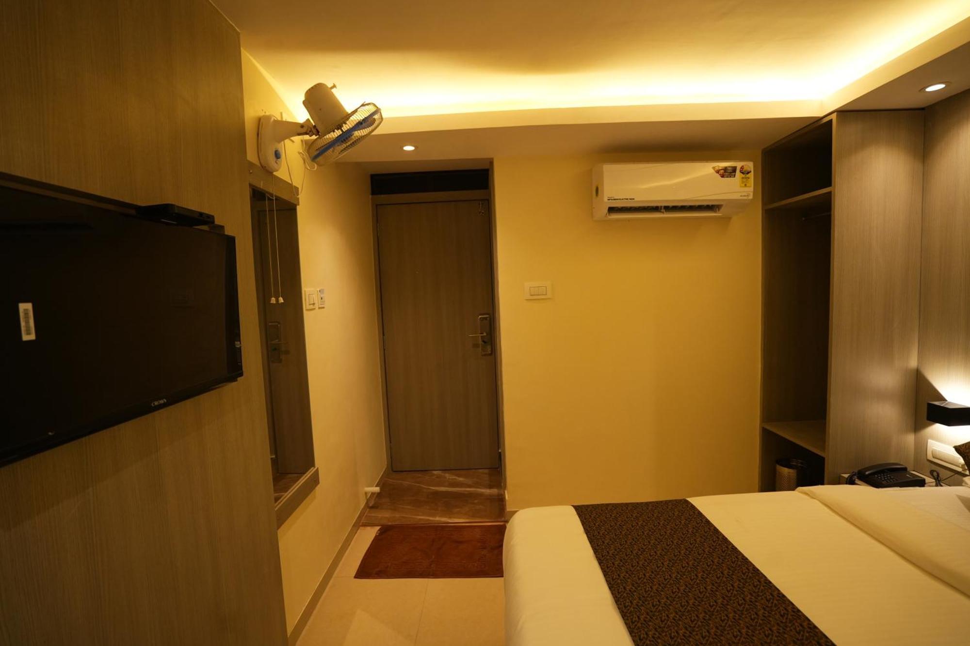 Hotel Boston Mumbai  Buitenkant foto