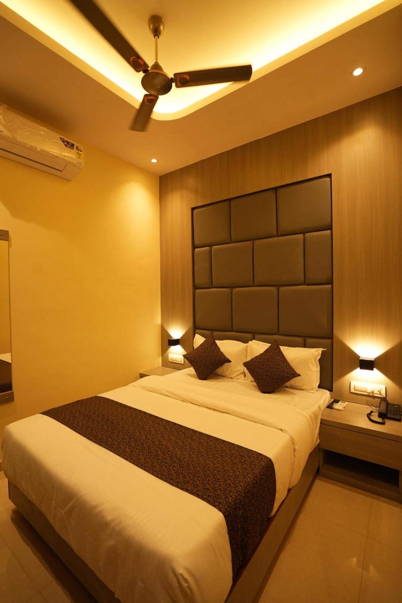 Hotel Boston Mumbai  Buitenkant foto