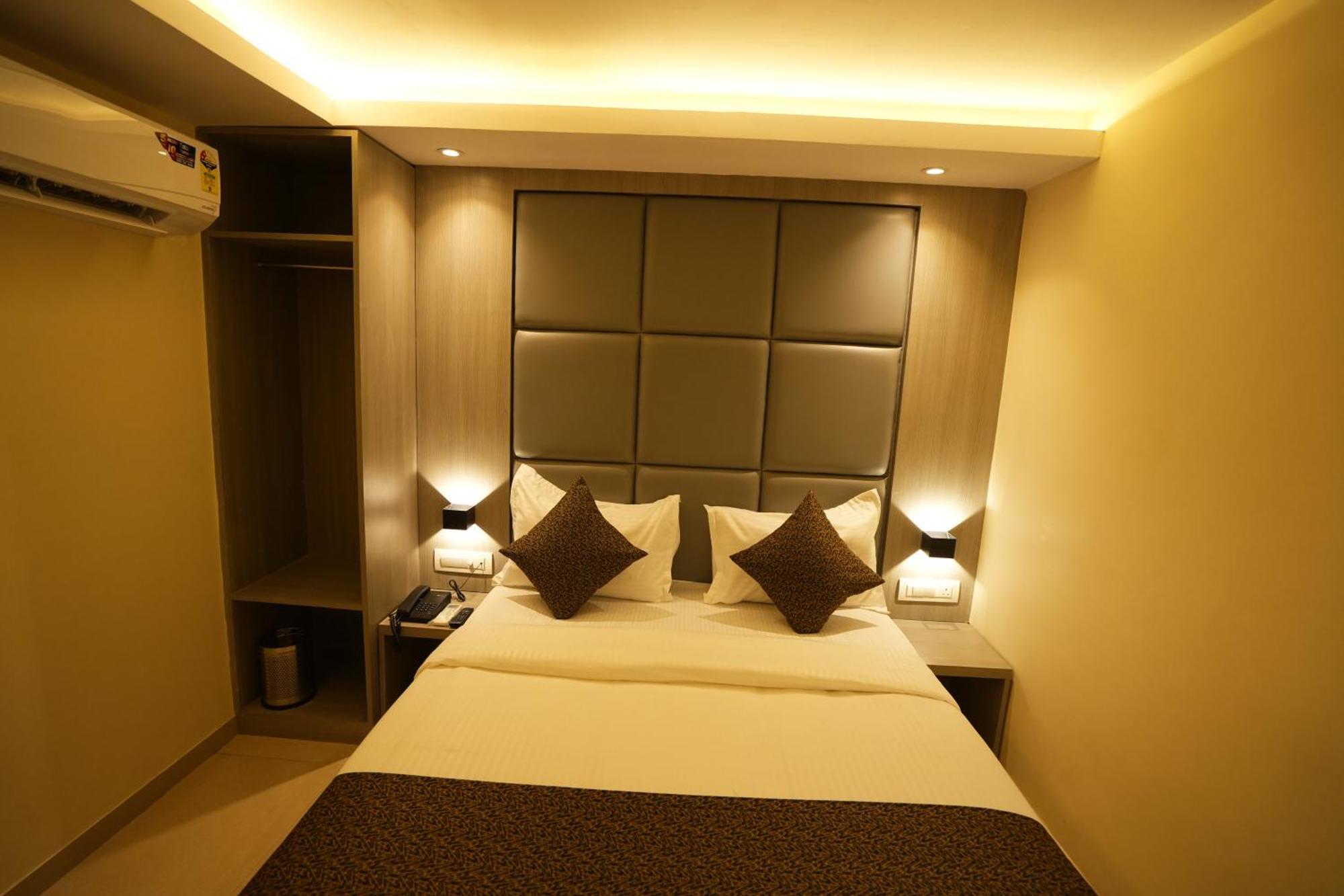 Hotel Boston Mumbai  Buitenkant foto